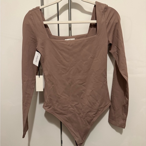 Aritzia Original Contour Squareneck Bodysuit in taupe NWT - Picture 6 of 8
